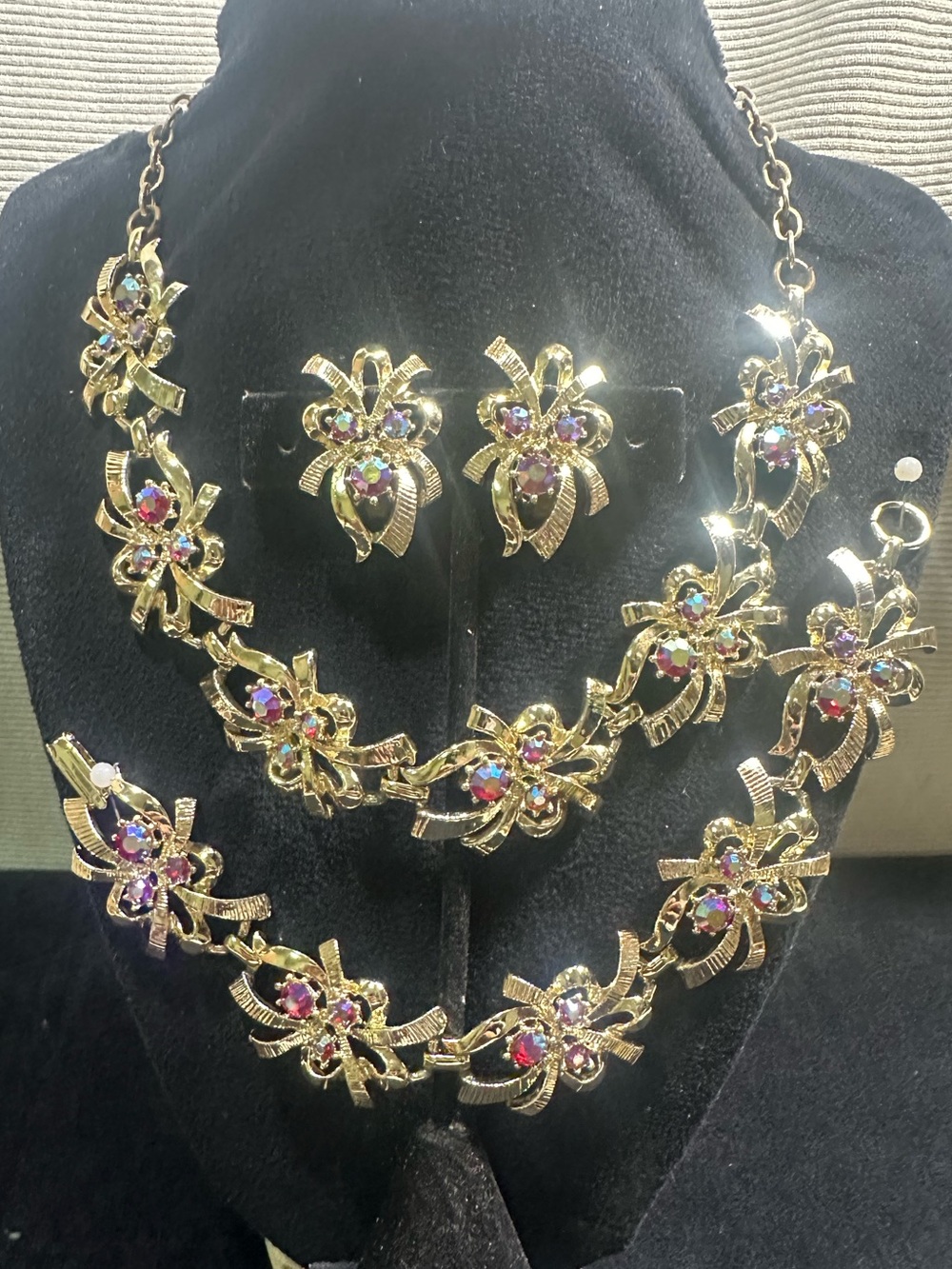 Vtg: Demi Perura Red Aurora Borealis Necklace, Bracelet & Earring Set